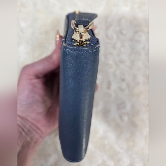 Pom Pom London Navy Textured Wallet with Gold Zipper - Picture 3 of 7